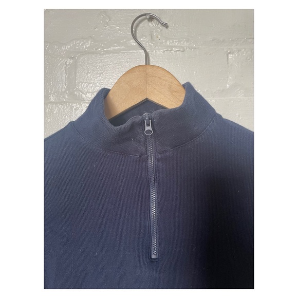 3/30$ Garage zipper crop-top - Picture 2 of 5